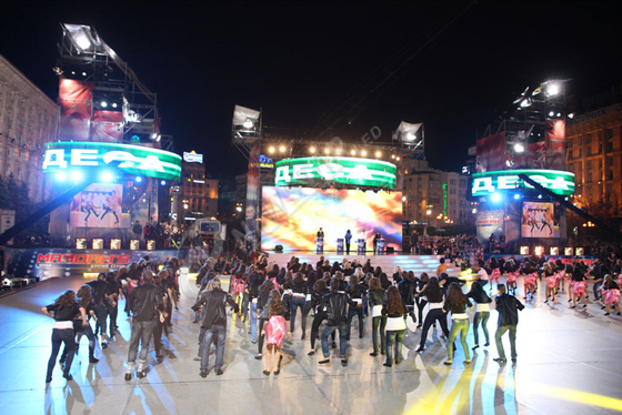 Outdoor Rental P7.81 Transparentny ekran LED SMD kurtynowy wyświetlacz LED na koncert